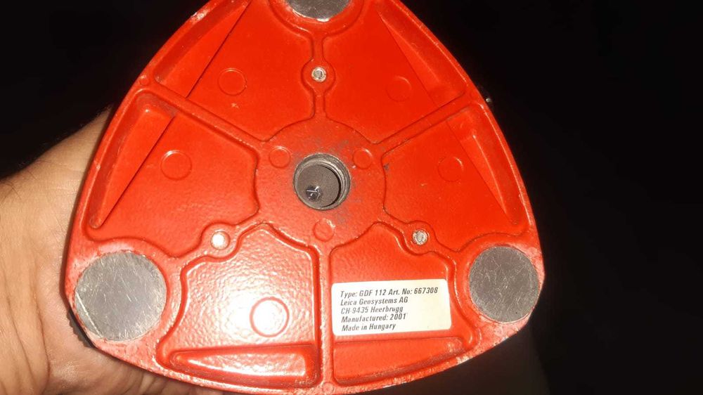 TOPOGRAFIA - BASE LEICA + SUPORTE LEICA + SUPORTE TOPCON - (USADO),