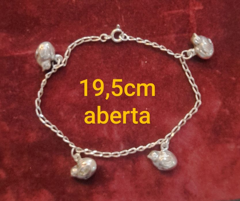 Pulseiras vintage em prata charms.