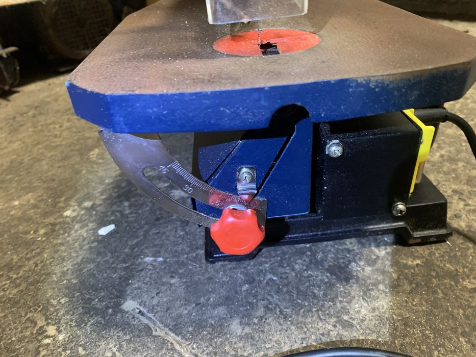 Пила лобзикова Einhell DKS 405