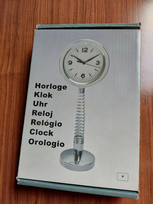 Relógio de mesa.