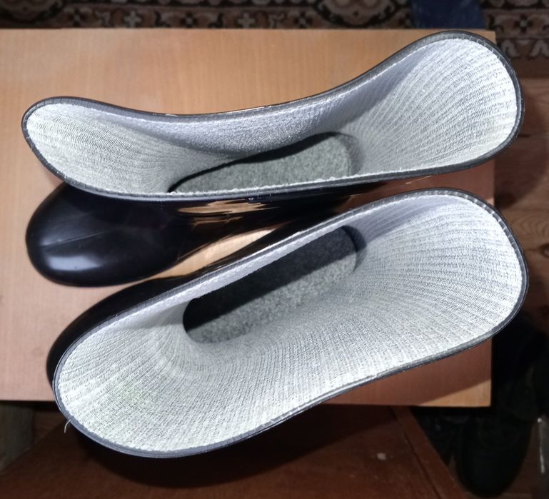 Gumowce Demar Grand Black 0152, r. 42

Pole