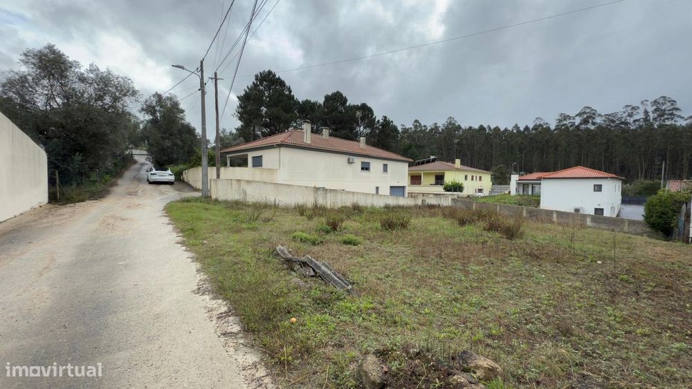 Terreno de 668 m² com Projeto Aprovado para Moradia T3 Térrea