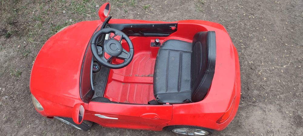 Auto na akumulator dla dziecka czerwone z pilotem