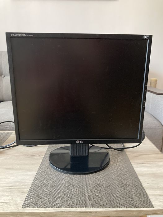 Монітор до компʼютера