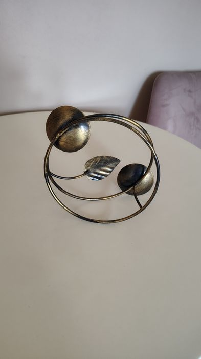 Nowy metalowy świecznik Butik