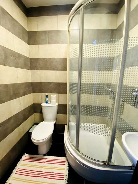 Продам видова 2к63м2 ремонт вул Басейна 17 Центр Сталінка з ліфтом