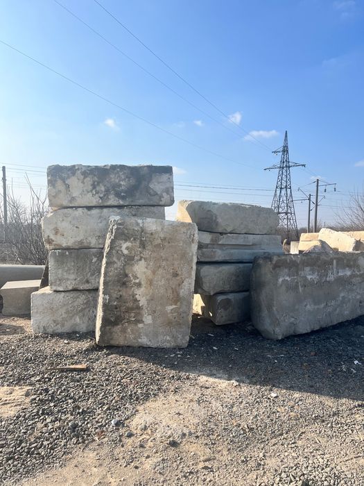 Продам будівельні матеріали: клюшки, плити