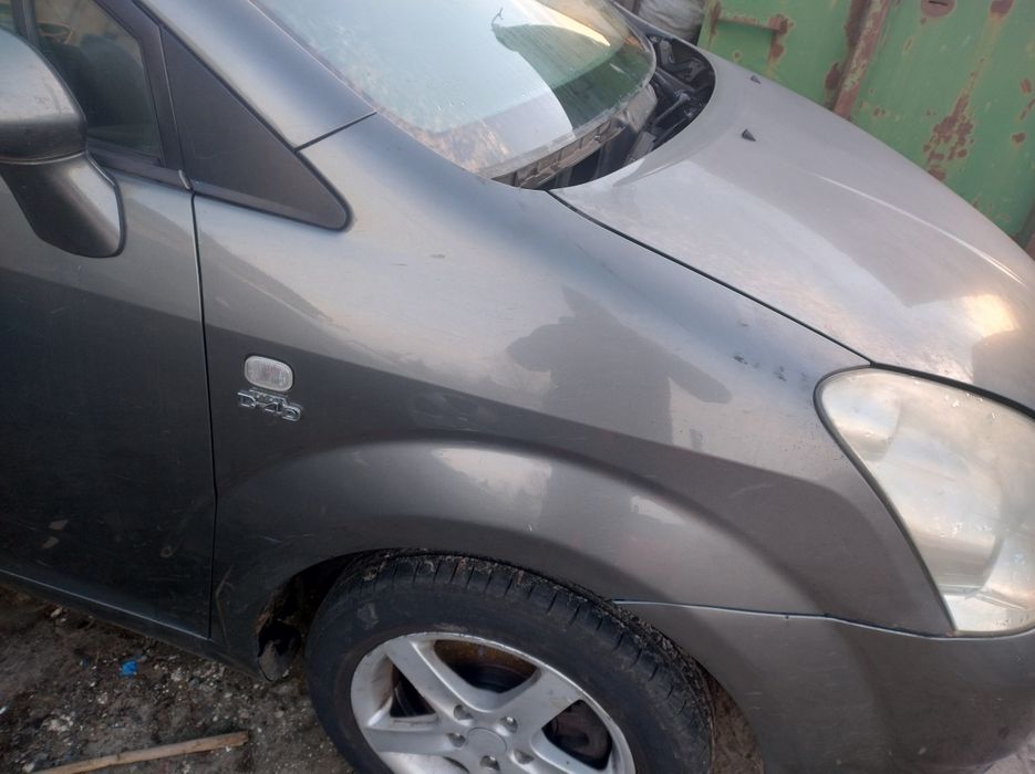 Błotnik Przedni  Prawy Lak 1C3 Toyota Corolla Verso Wysyłka