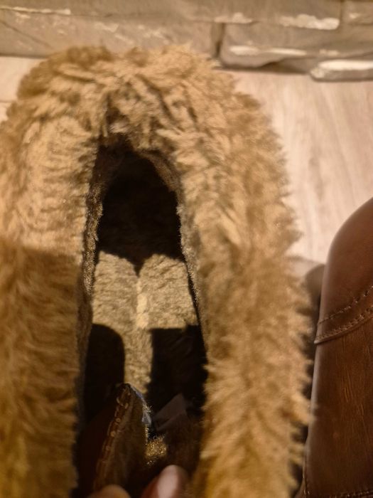 Brązowe botki na koturnie