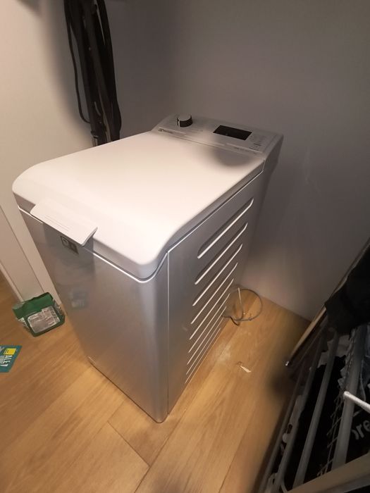 Pralka ELECTROLUX  ładowana od góry  1200obr.6kg.