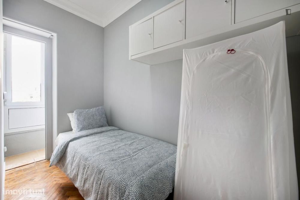 Quarto - localizado em Amadora Lisbon