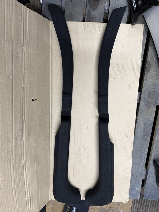 Обшивка багажніка лонжерона Tesla Model Y 2023