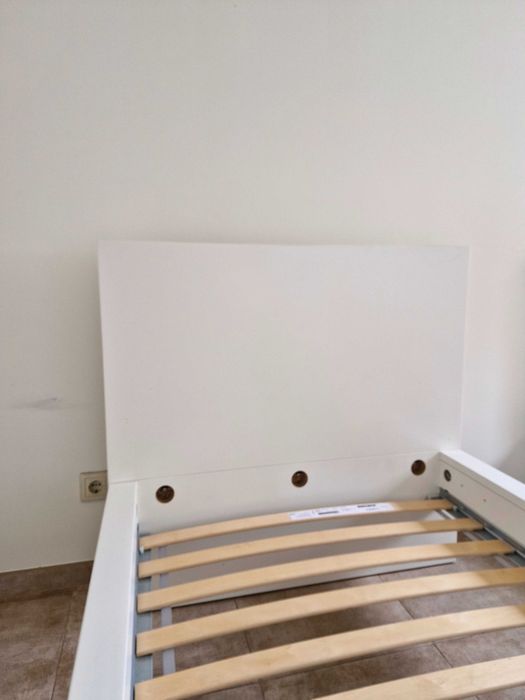 1 Cama de solteiro com estrado