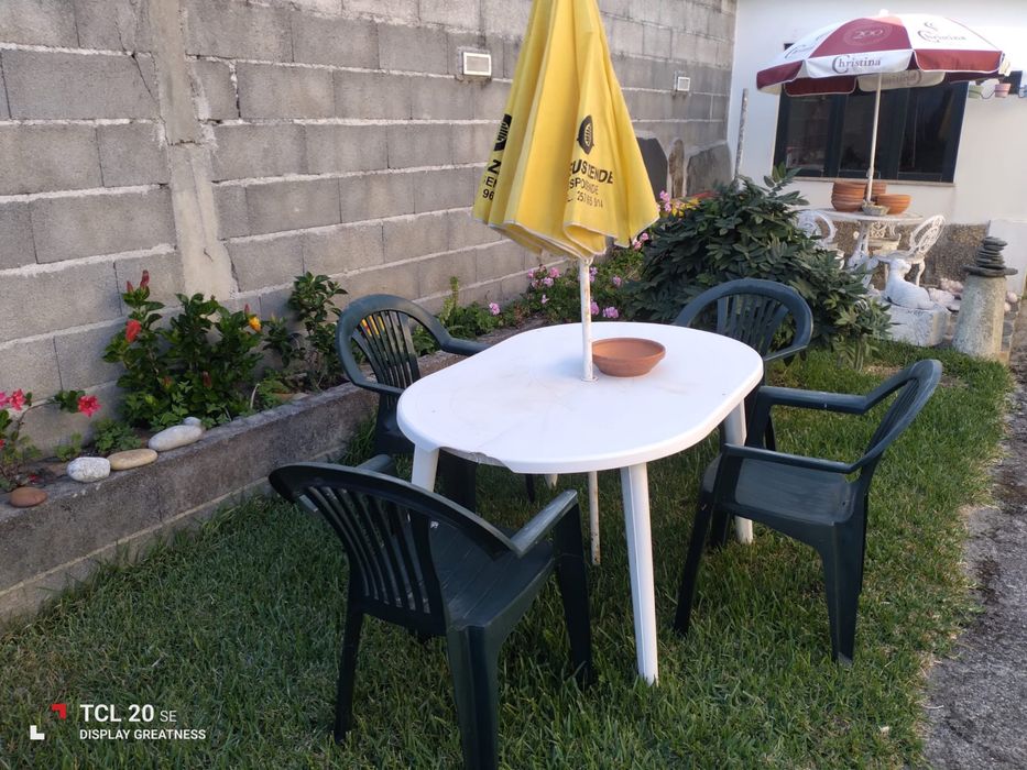 Conjunto de mesas e cadeiras exteriores