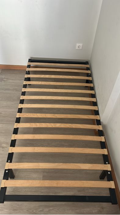 Cama de solteiro com colchao