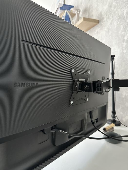 Монітор 32 дюйма SAMSUNG 4К