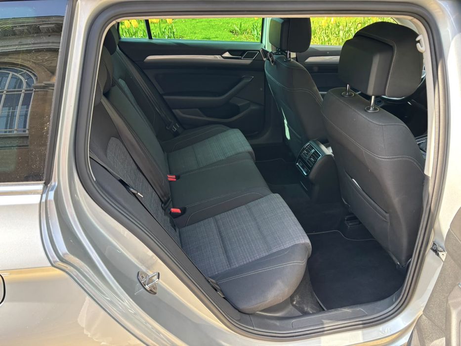 Volkswagen Passat 2019 VIN WVWZZZ3CZLE070736 фото оголошення 10 з 18