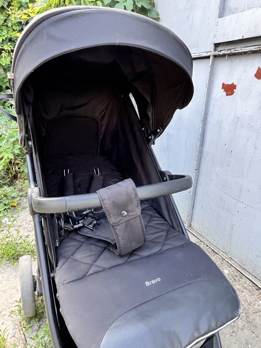 всесезонную прогулочную коляску Carrello Bravo.