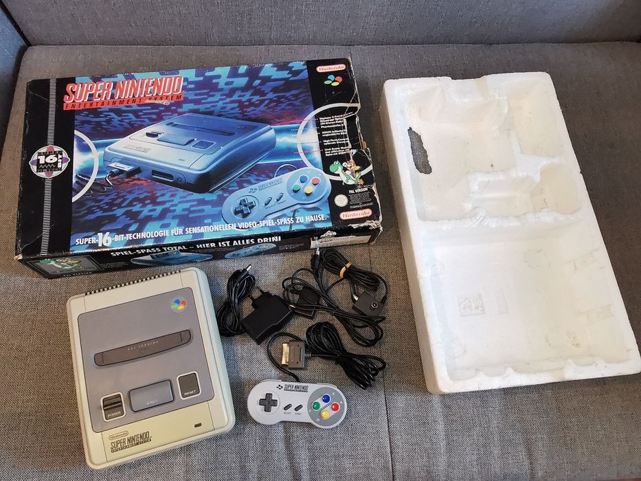 Konsola SNES Super Nintendo PAL (Europa) w pudełku