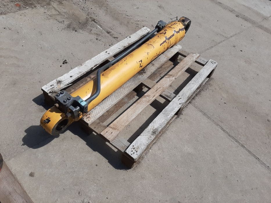 Siłownik hydrauliczny do łyżki koparka liebherr r 914
