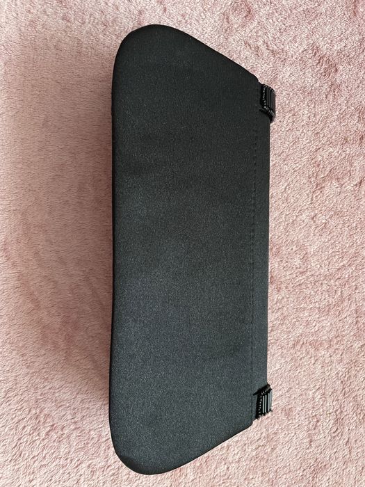 Elegancka czarna kopertówka