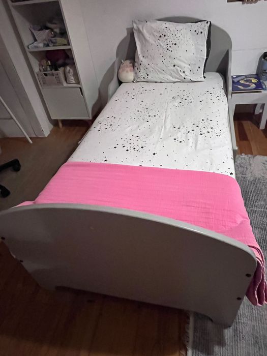 Cama Ikea cinzenta