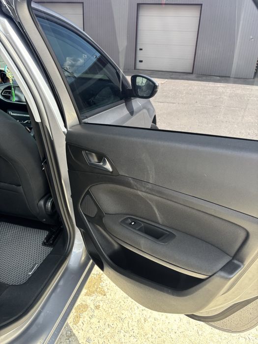 Продам Peugeot 308  2015року