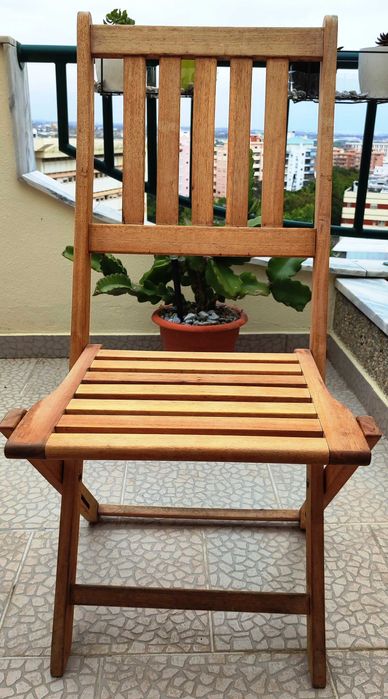 5 Cadeiras de madeira confortaveis dobraveis em muito bom estado