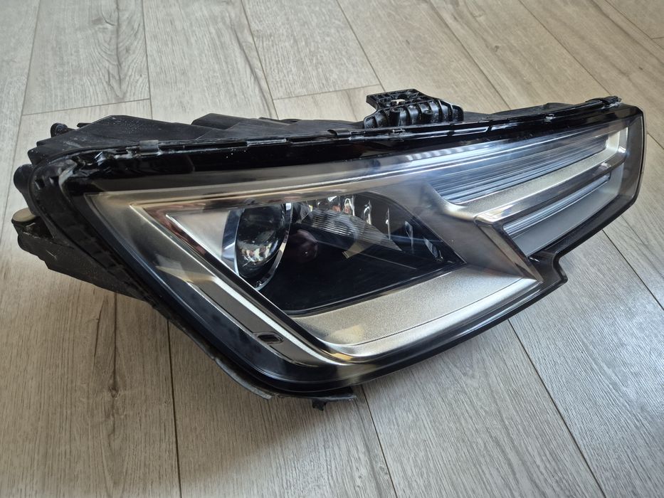 Фара права Audi A4 B9 Xenon 2016-2019 USA
