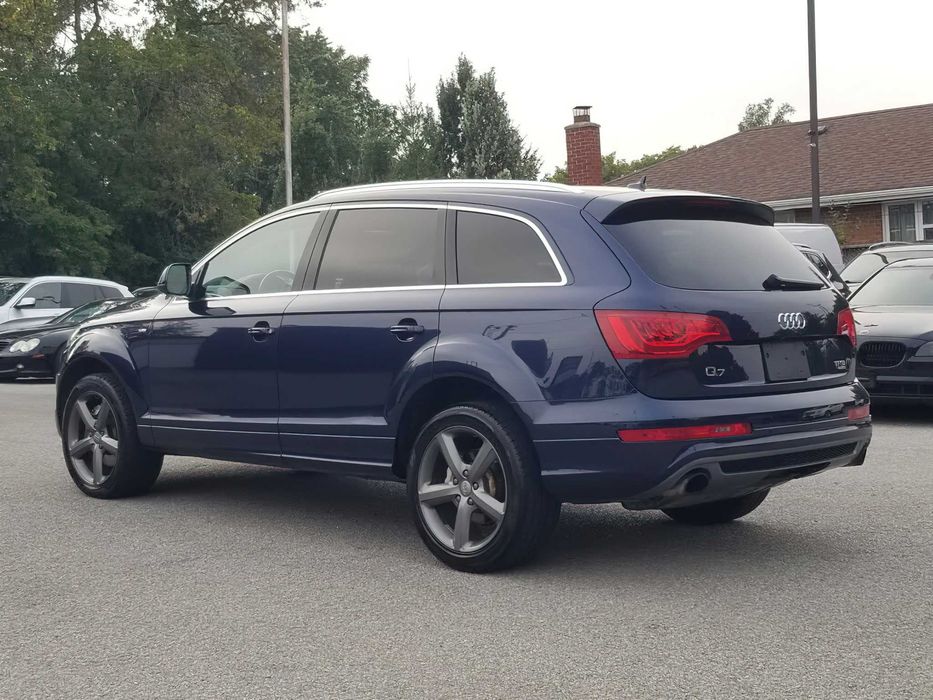 Audi Q7      2015
