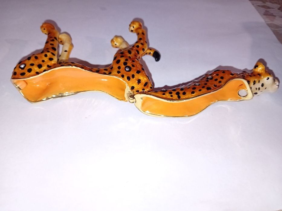 Фарфоровые и стеклянные статуэтки  SWAROVSKI