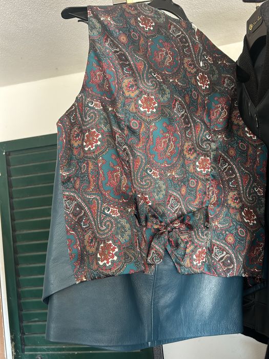 Lote de vestuário em pele