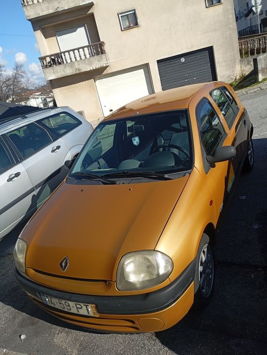 Clio RN 1.2 ano 2000