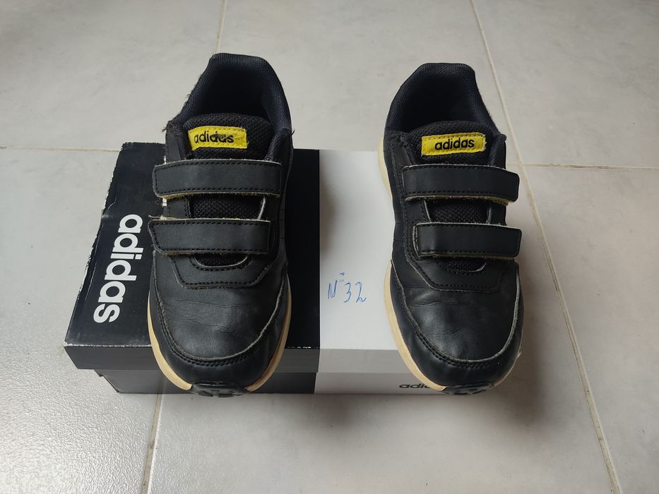 Ténis Adidas número 32 impecáveis