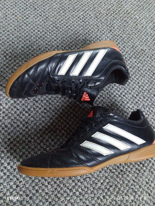 Buty halówki marki Adidas to model Goletto V IN r. 40