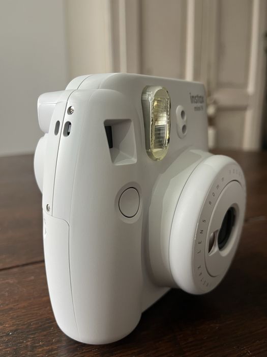 INSTAX Nowy, nigdy nie uzywany aparat Fujifilm INSTAX mini 9 bialy