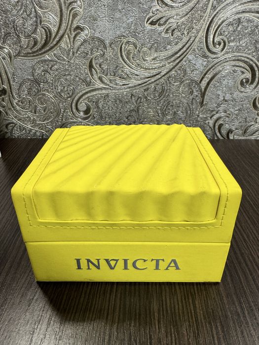 Продам жирные часы invicta