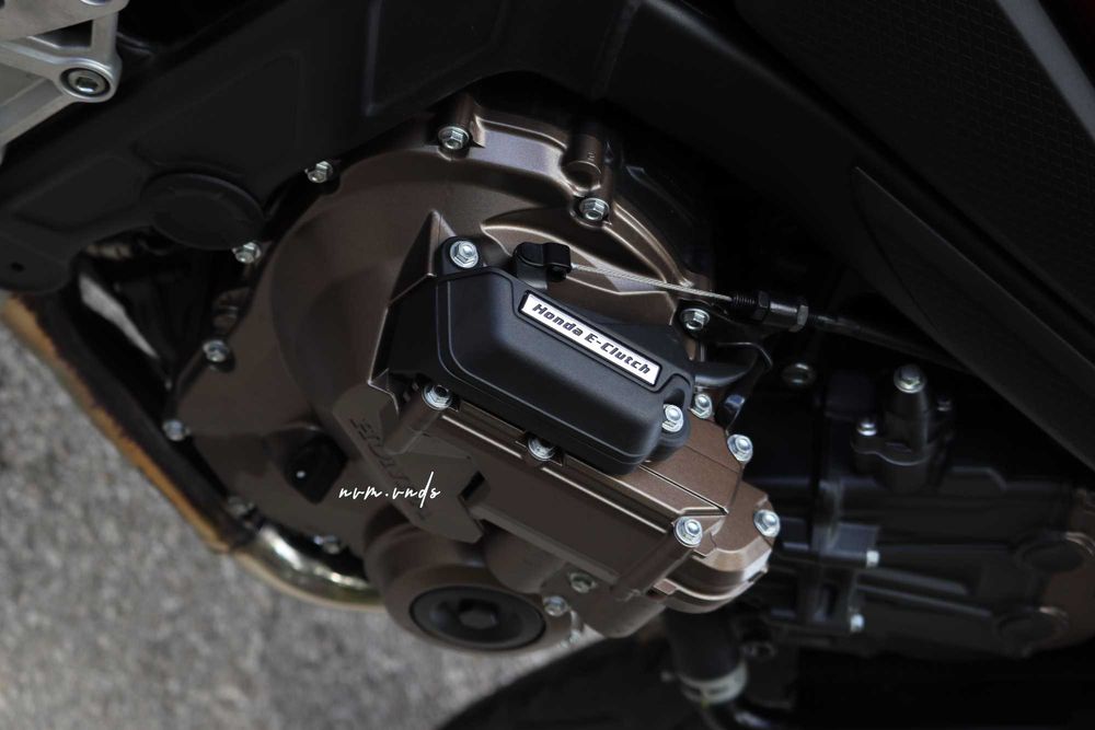 Honda CB650R E-Clutch 2025 – 100% Original – Como Nova