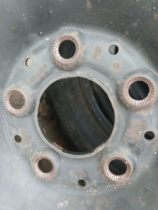 Sprzedam opony zimowe z felgami 15r