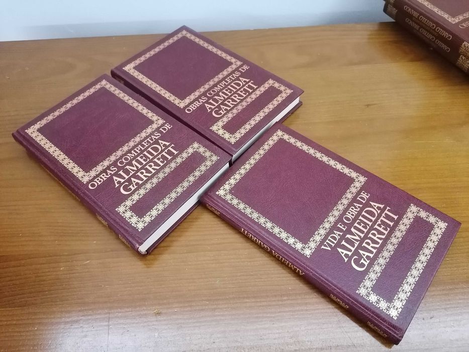 Lote de livros de Almeida Garret e Camilo Castelo Branco