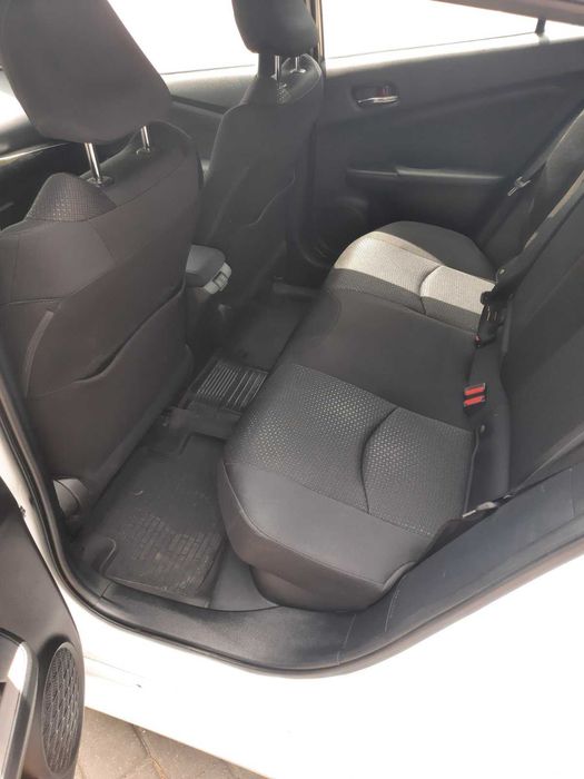Продам Toyota Prius hybrid LE AWD 2022