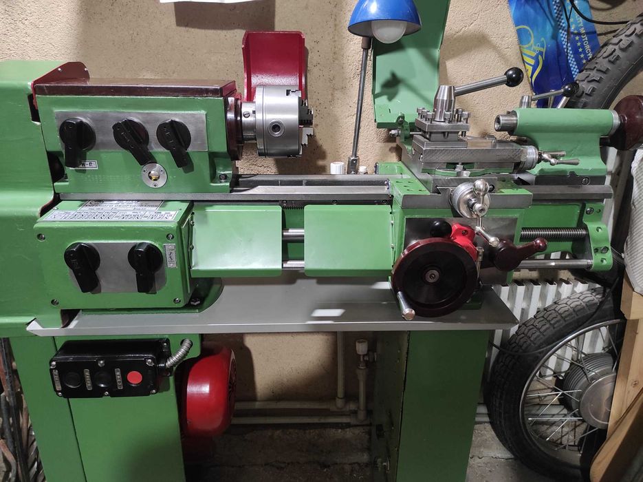 Продам  токарный станок ТВ-6 в новом состоянии.