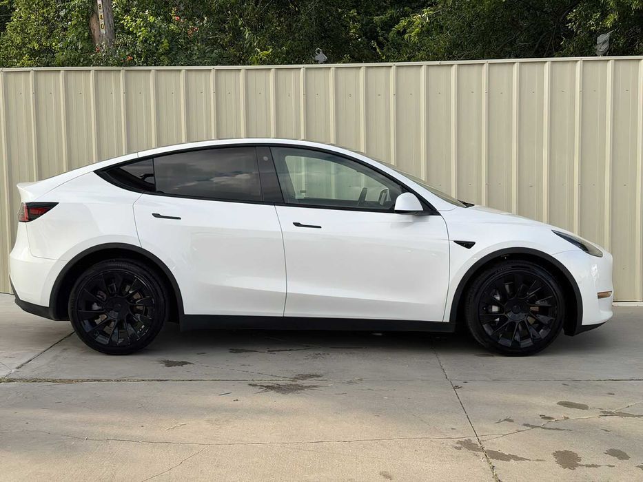 Tesla Model Y      2020