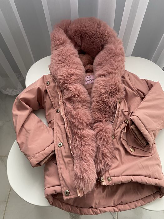 Куртка для дівчинки.