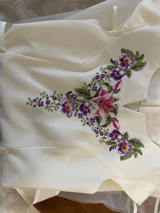 Продам вишиту сукню