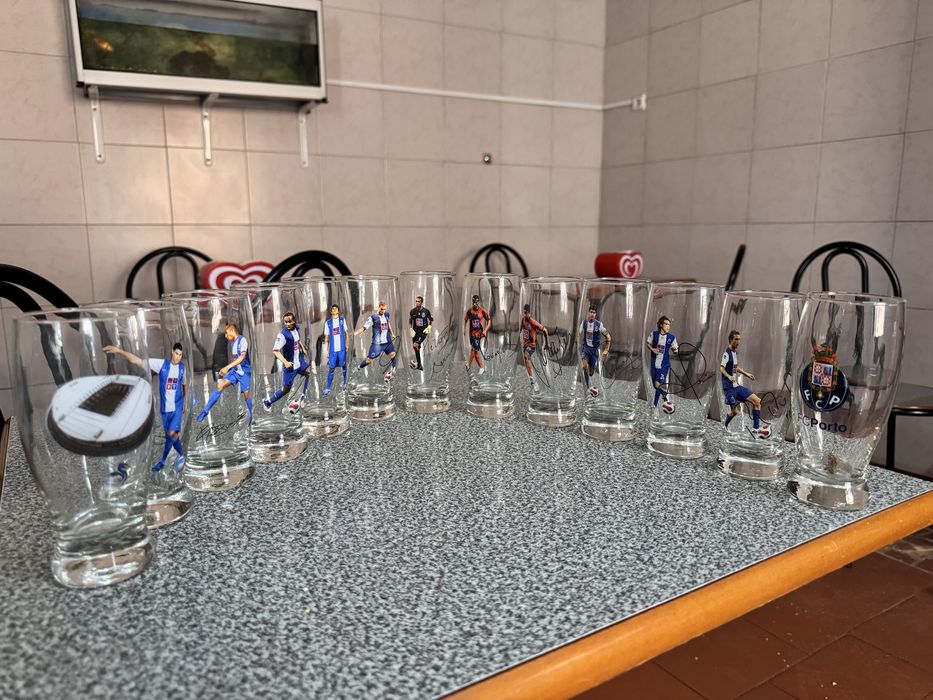 Coleção de copos do Porto com assinatura dos jogadores