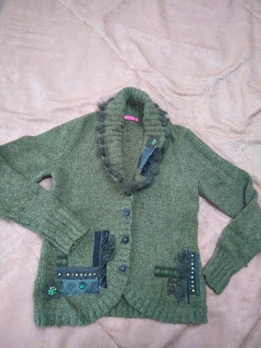 Свитер шерсть кашемир с мехом ламы,кролика и камнями(Италия)