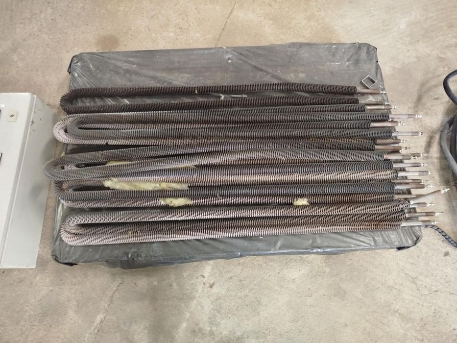 Kompletny zestaw elektryczny do pieca proszkowego.