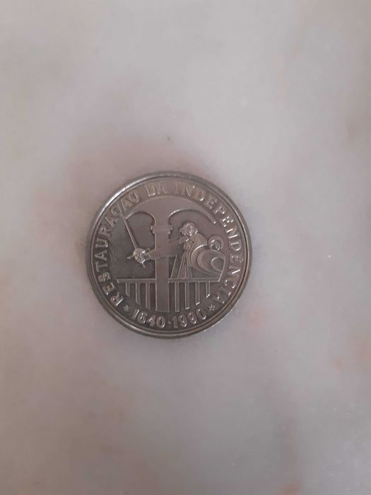 3 Moedas comemorativas cem escudos, anos 80 e 90, excelente estado