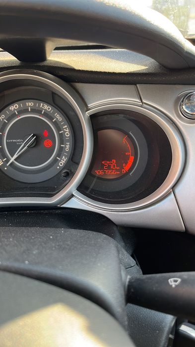 Vendo carro de marca Citroën C3 a Gasolina